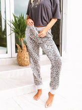 Load image into Gallery viewer, Loose Suit with Round Neck Pocket