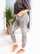 Load image into Gallery viewer, Loose Suit with Round Neck Pocket