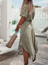 Load image into Gallery viewer, Round Neck Floral Waist Dress
