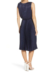 Elegant Sleeveless Round Neck Accordion Midi Dress