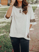 Load image into Gallery viewer, Summer White T-shirt with Leopard Print

