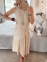 Load image into Gallery viewer, Sleeveless Solid Color Dress
