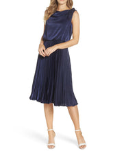 Load image into Gallery viewer, Elegant Sleeveless Round Neck Accordion Midi Dress
