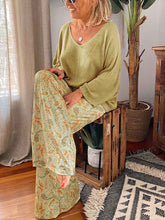 Load image into Gallery viewer, Casual Loose V-Neck Knit Top Floral Print Pants Suit
