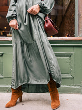 Load image into Gallery viewer, Elegant Lantern Sleeve Vintage Maxi Dress
