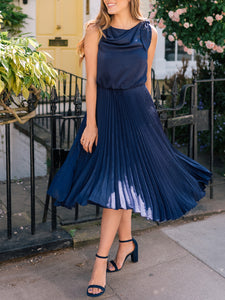 Elegant Sleeveless Round Neck Accordion Midi Dress