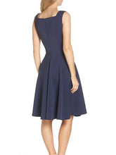 Load image into Gallery viewer, Monochrome Bow Decoration Dress
